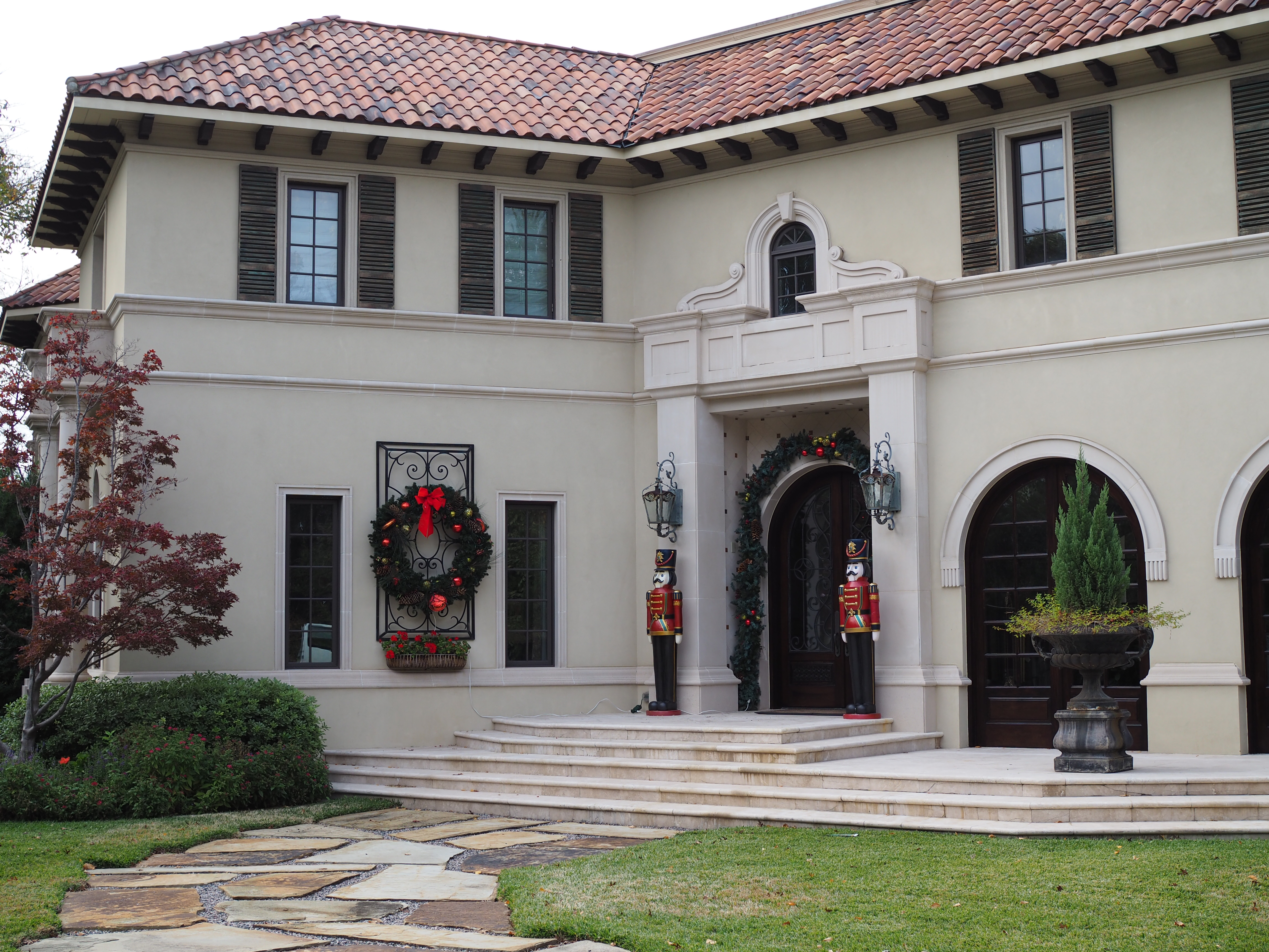 Outdoor Christmas Wreath and Garland
