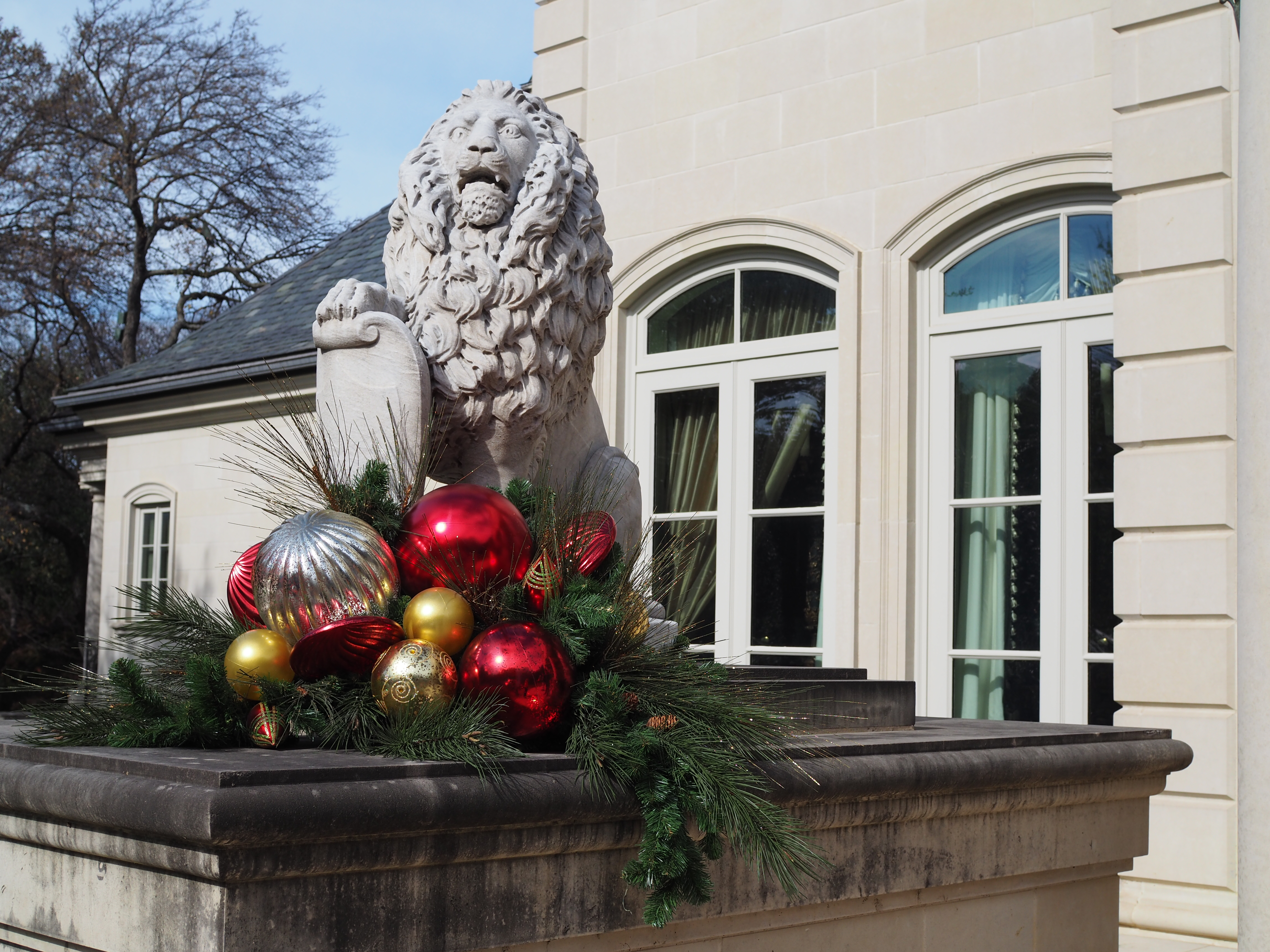 Outdoor Statue Embellishment