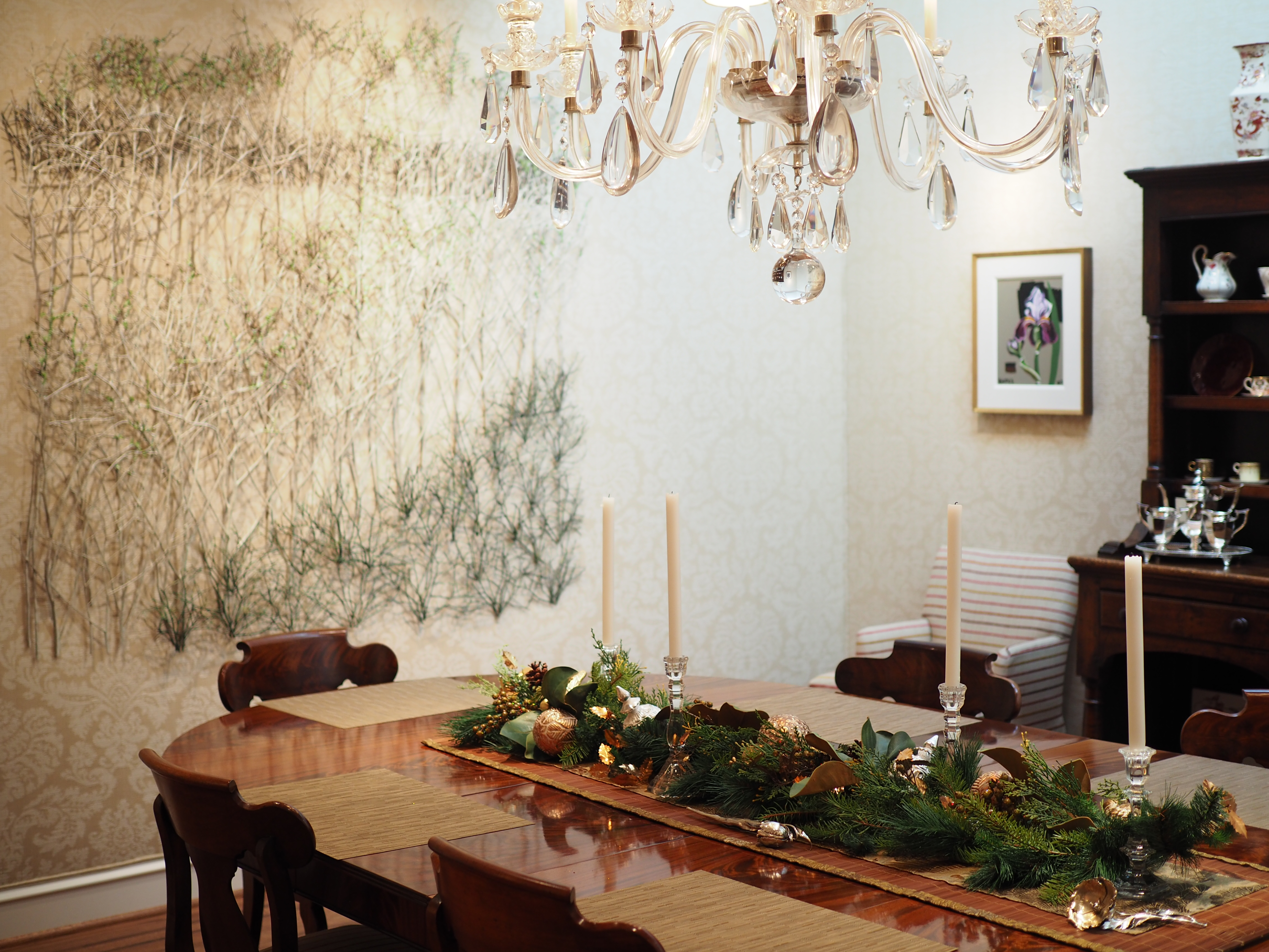 Minimal Dining Room Centerpiece