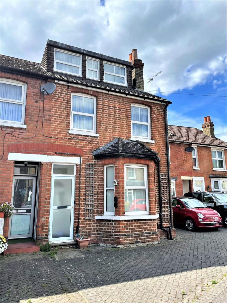 Thumbnail: 6 Bed 3 Bath House Available in Slough, SL1 for R2HMO🏡