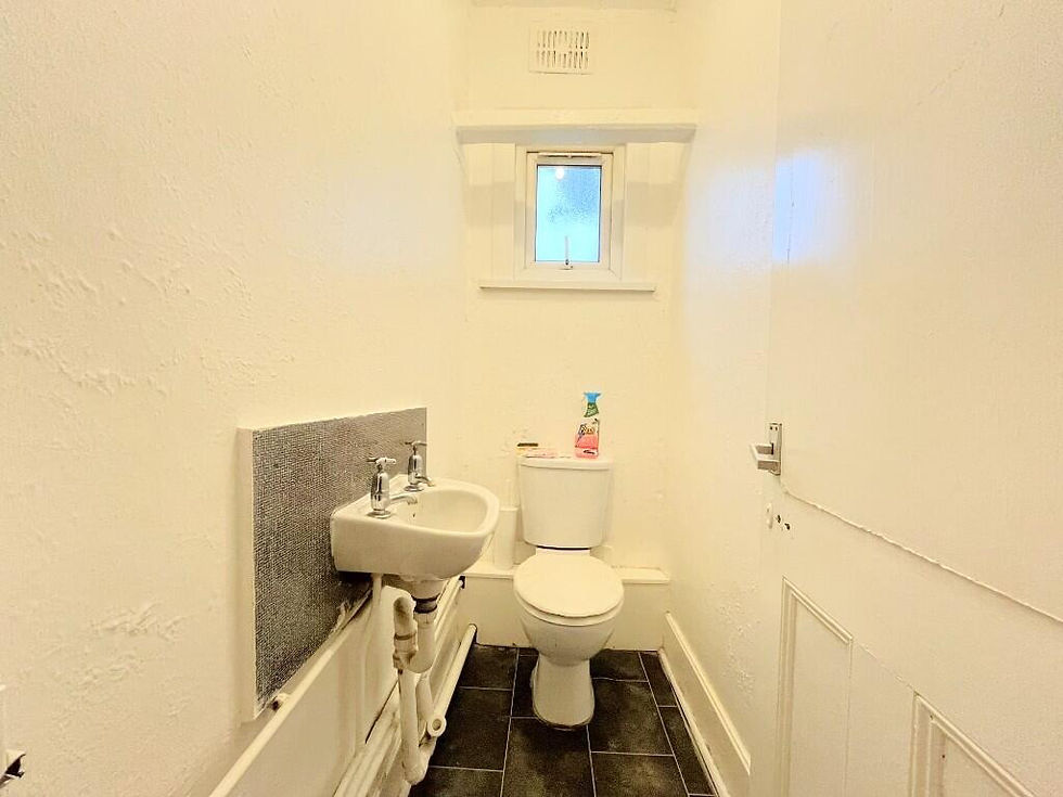 Thumbnail: 6 Bed 2 Bath House Available in Westcliff On Sea, SS0 for R2HMO🏡
