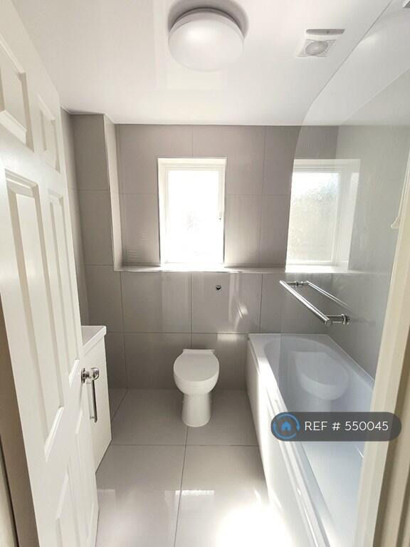 Thumbnail: 3 Bed 1 Bath House Available Leicester, LE4 R2SA🏡
