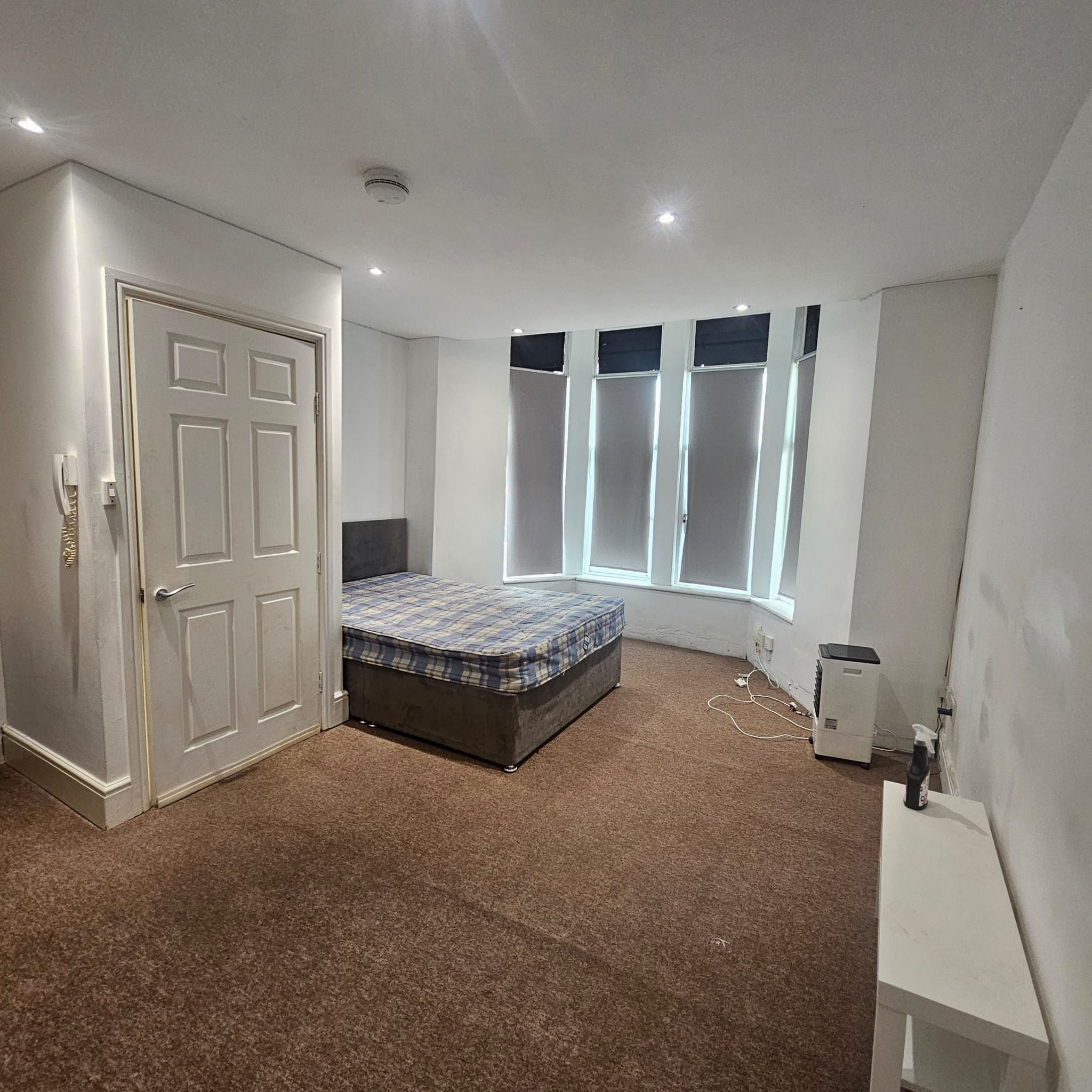 BS5, Bristol, Studio with Separate Kitchen Bed, R2R