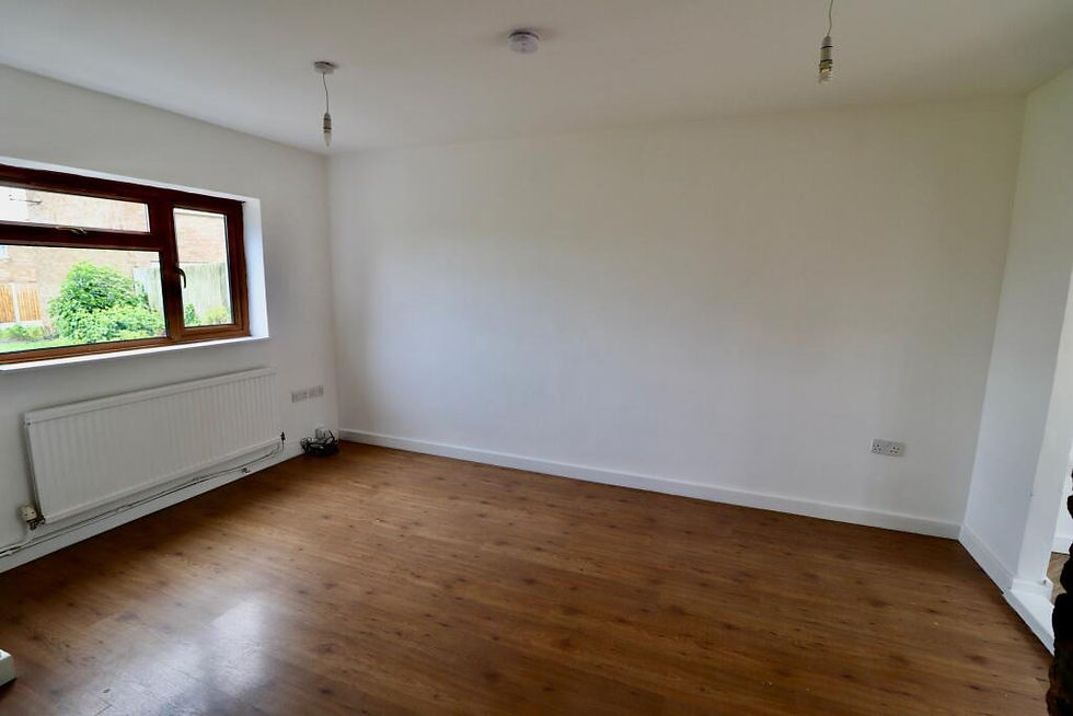 Thumbnail: 3 Bed 1 Bath House Available in Basildon, SS16 for R2SA🏡
