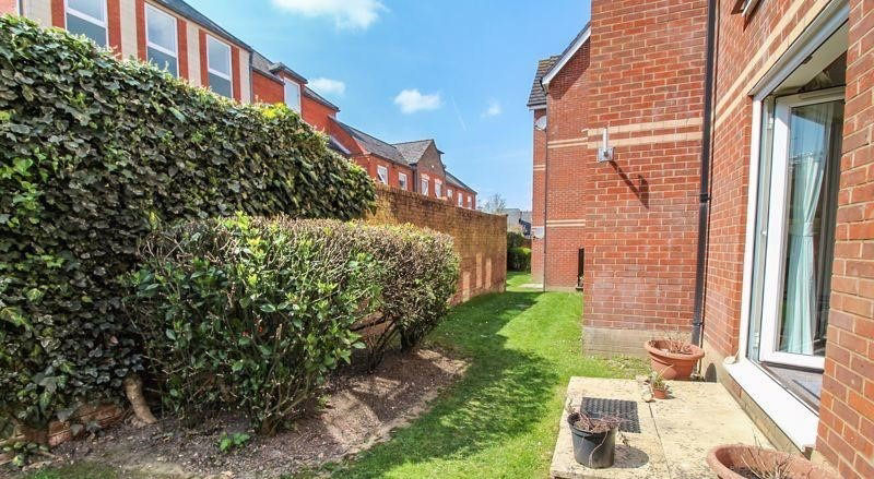 Thumbnail: 2 Bed, 1 Bath Flat Available Newbury, RG14 R2SA/R2SH🏡