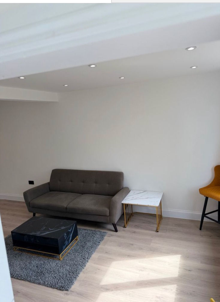 Thumbnail: 4 Bed, 2 Bath House Surbiton KT5 R2SA🏡 