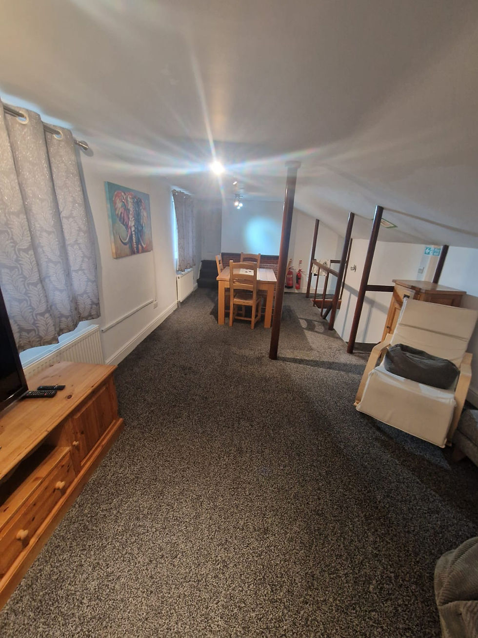 Thumbnail: 4 Bed, 3 Bath House in Whitchurch, HP22 for R2SL/R2R🏡