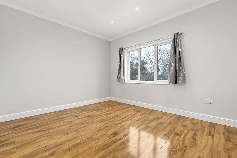 Thumbnail: 4 Bed 1 Bath House Available in Ashford, TW15 For R2SA🏡
