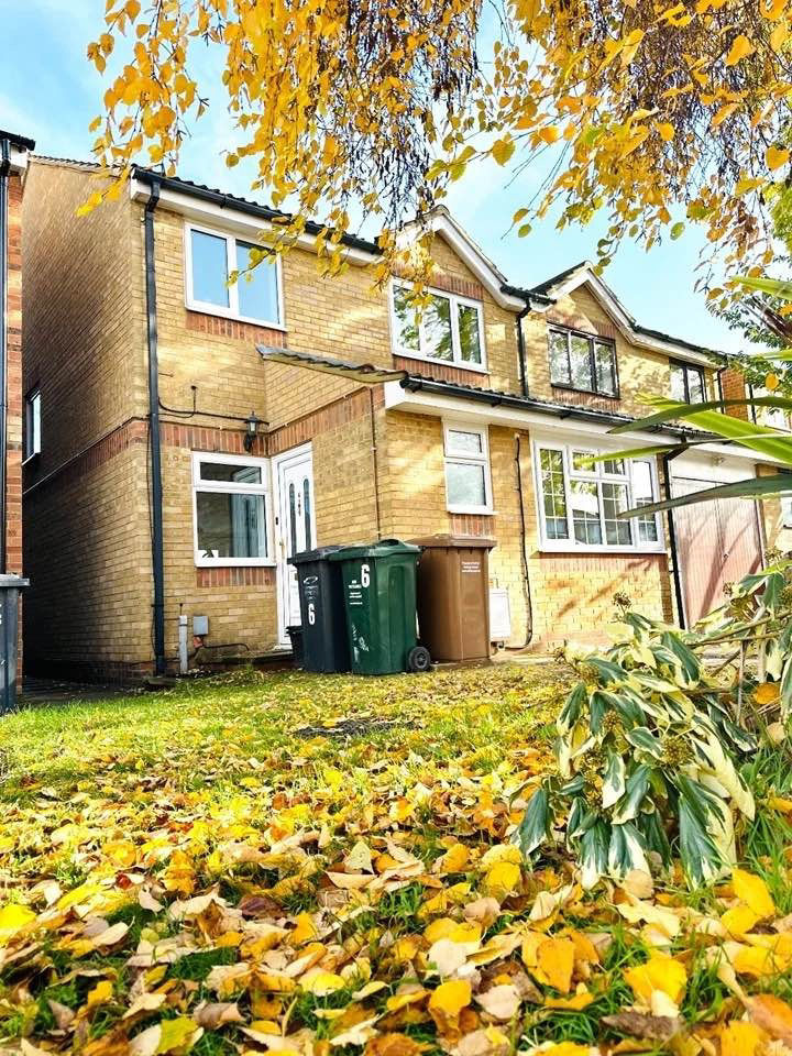 Thumbnail: 4 Bed 2 Bath House Available in Dartford, DA1 for R2SA🏡