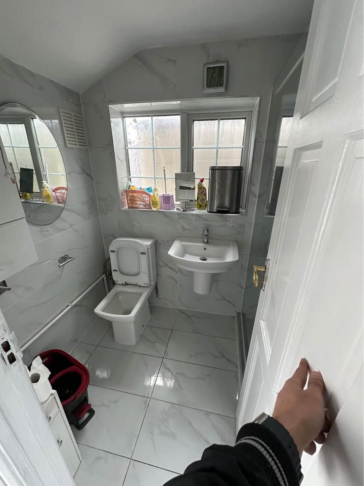 Thumbnail: 3 Bed 2 Bath House Available Plaistow, E13  R2SA🏡