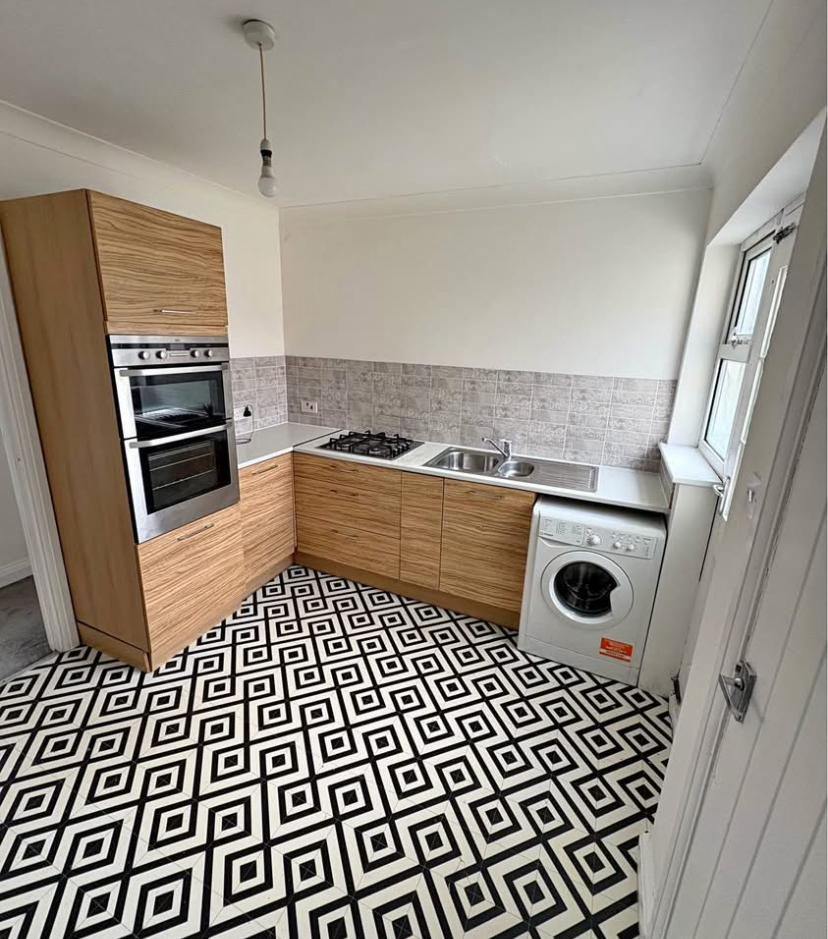 SS0, Westcliff-On-Sea, 2 Bed 1 Bath, Apartment R2SA