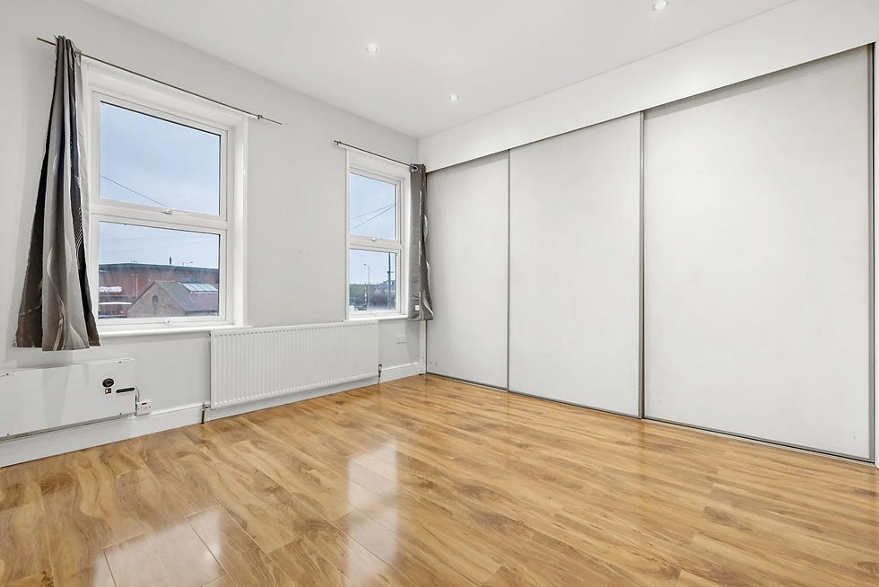 Thumbnail: 4 Bed 1 Bath House Available in Ashford, TW15 For R2SA🏡