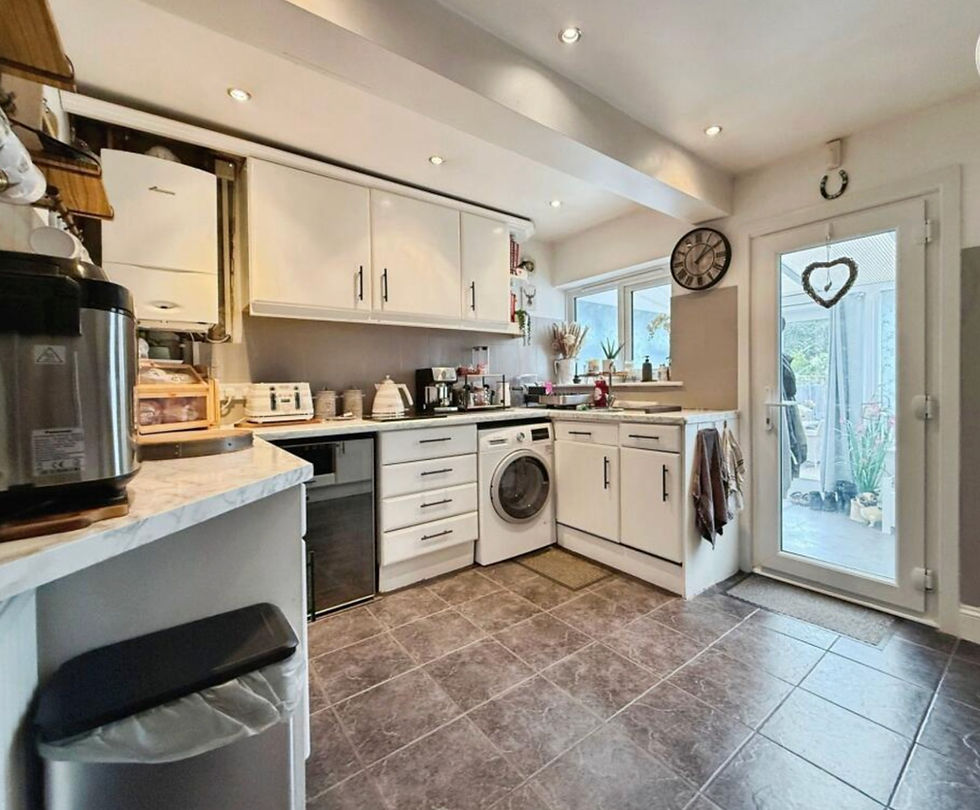 Thumbnail: 3 Bed, 1 Bath End of Terrace House in Stanford-le-Hope SS17 R2SA🏡