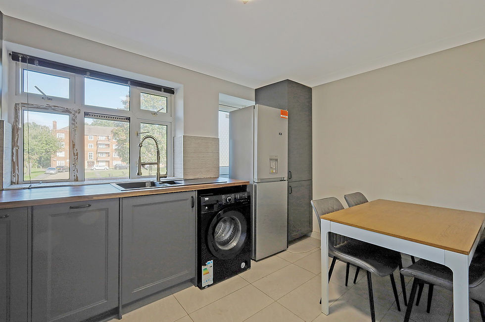 Thumbnail: 2 Bed, 1 Bath Flat Available London, E18 R2SA🏡
