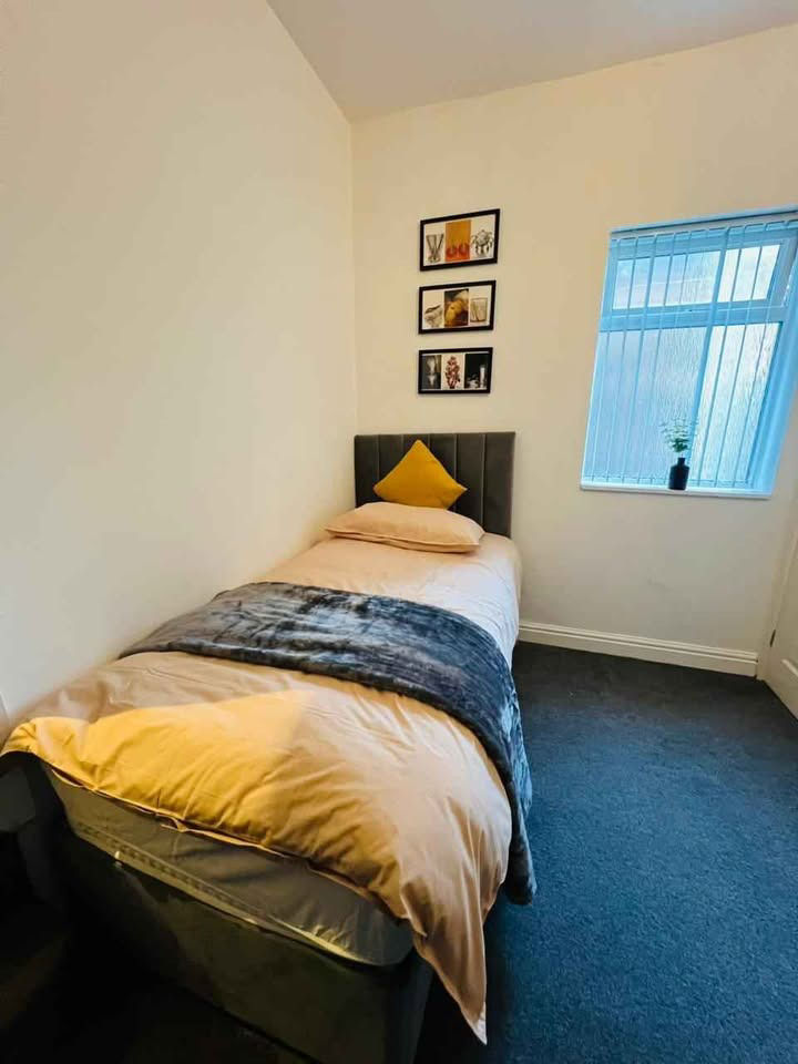 Thumbnail: 4 Bed 4 Bath House Available in Stoke-on-Trent, ST4 for R2R🏡
