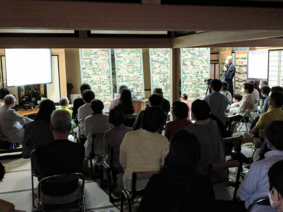 松巌寺の清水泰憲住職による「道元禅師絵伝」の絵解き