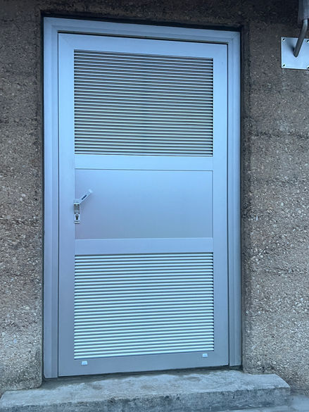 Trafostation, Tür, Netzstationen, Umspannstationen Reutlingen, Tübingen, Stuttgart, Metzingen, Metallbau, Sichtschutz, Schlosserei.