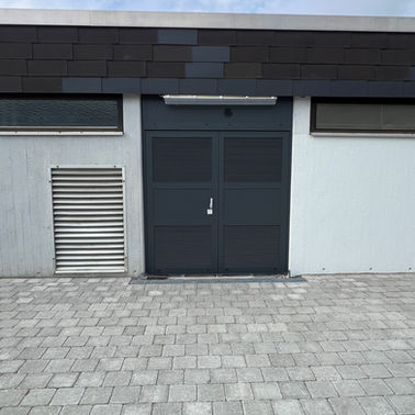 Schloss- und Bändertechnik: Das Herzstück deiner Türen und Tore