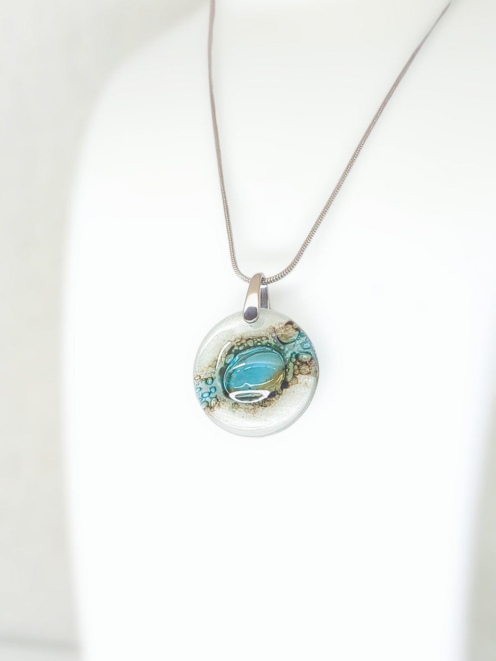 Thumbnail: small round Mallorca necklace