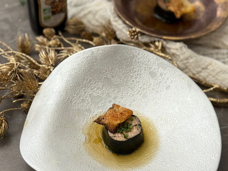 Mosaïque de saumon et sa peau croustillante