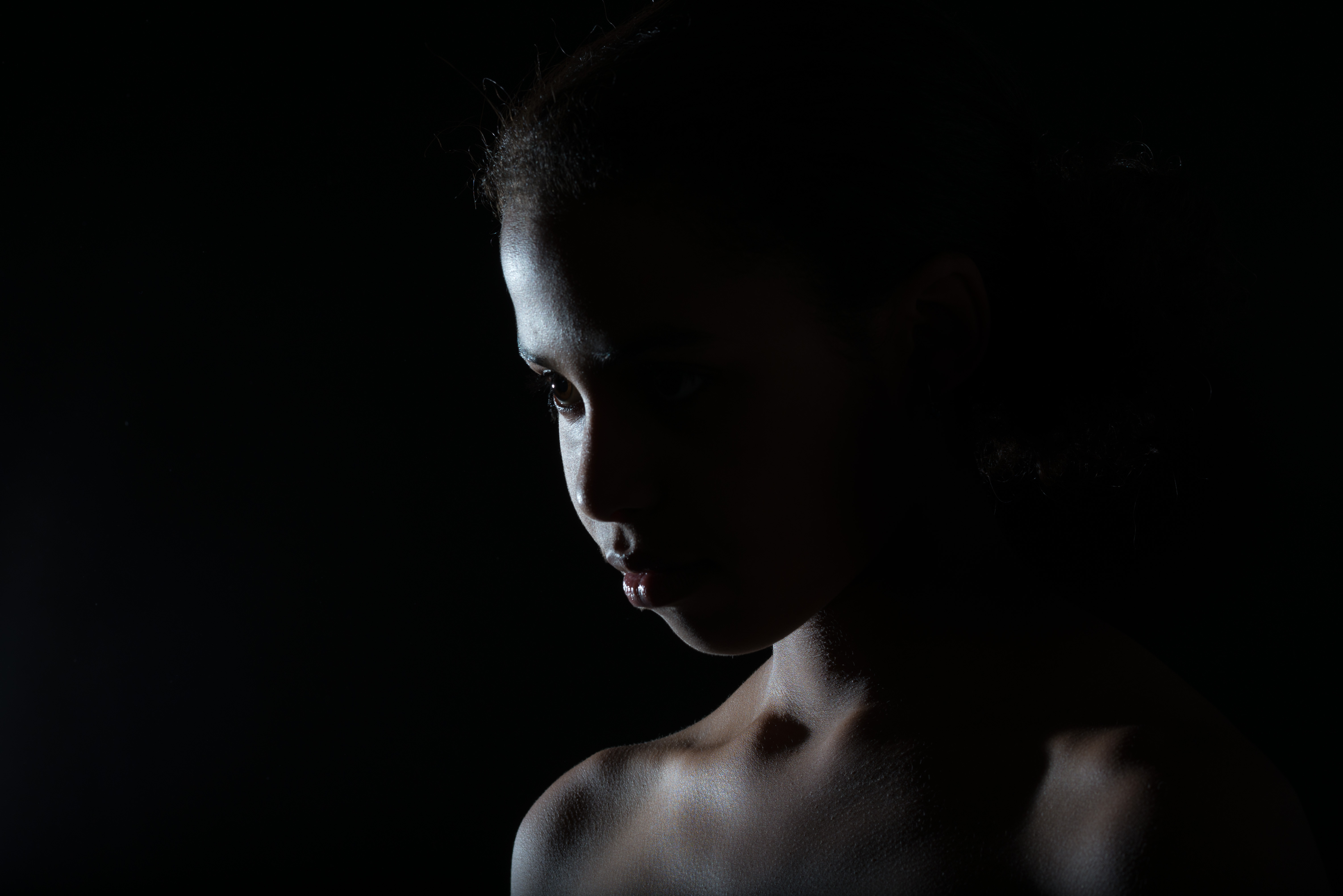 portrait photography - girl in studi