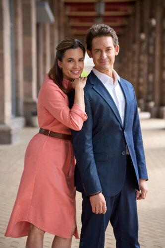 Will Kemp and Torrey DeVitto in Toast to Italy on Hallmark Channel