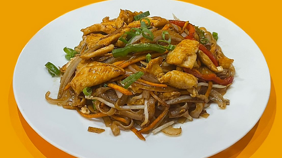 P15 - Pâtes de riz sauté au poulet