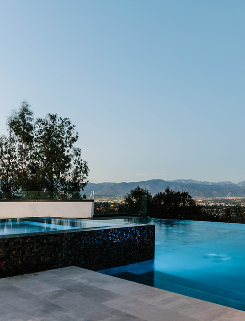 Infinity pool builder Los Angeles with mountain views