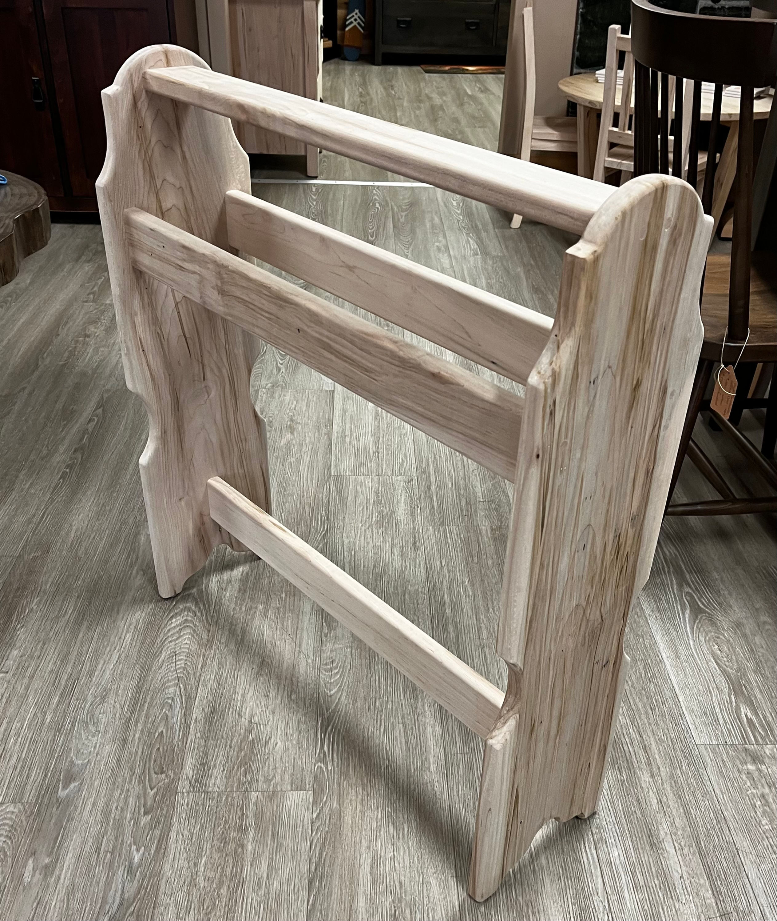 diagonal view of delaware quilt rack