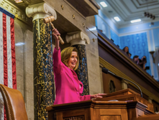 Pelosi 家族投資帳本揭示了 AI 資本配置的「長線確信 + 紀律操作」邏輯,橫跨平台巨頭、算力半導體、網安與電力基建,展示一條完整的 AI 投資鏈。