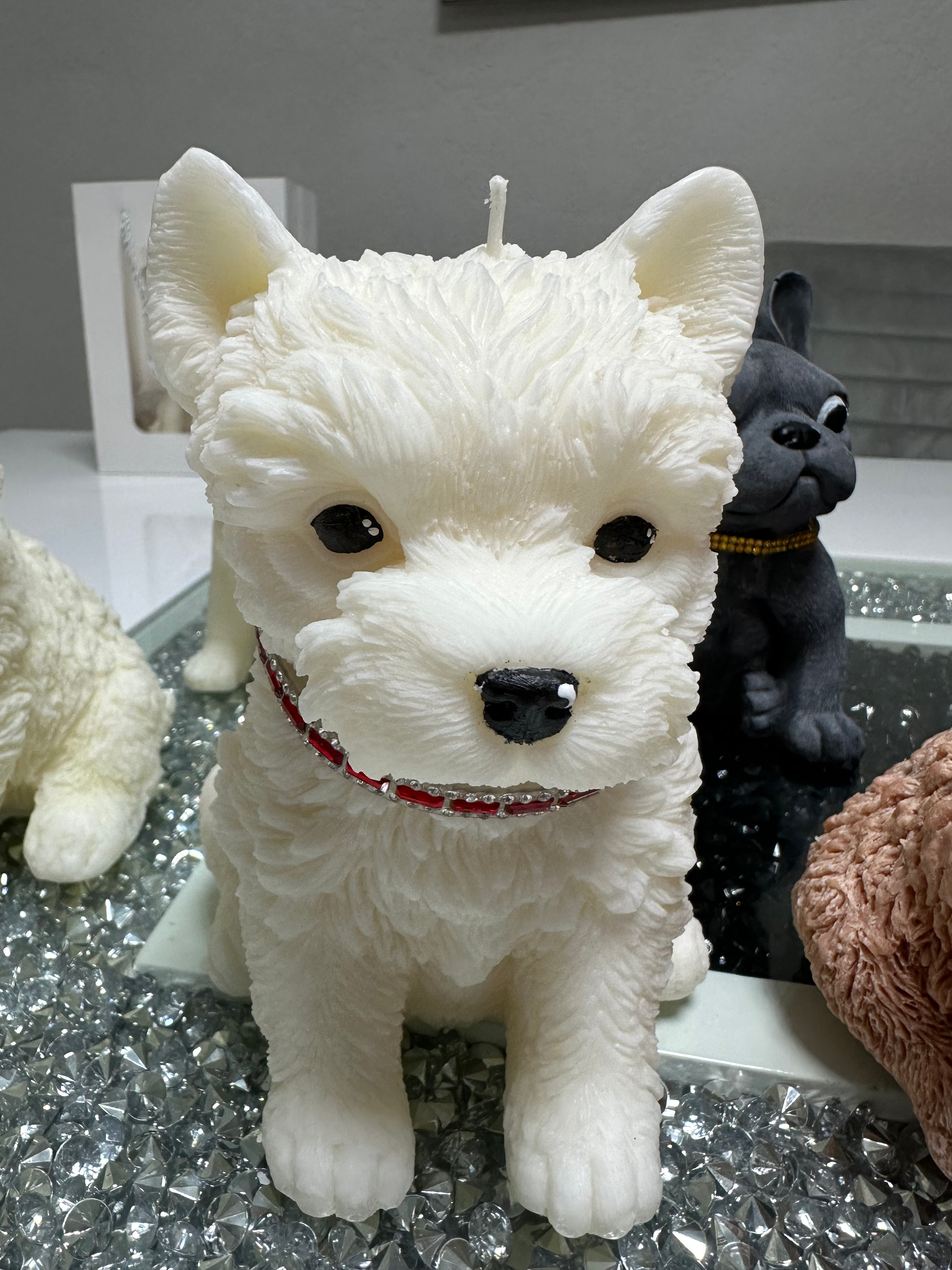 Hermosa vela con forma de perro  