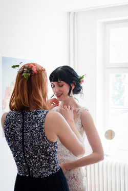 Haare und Make-up für Simone