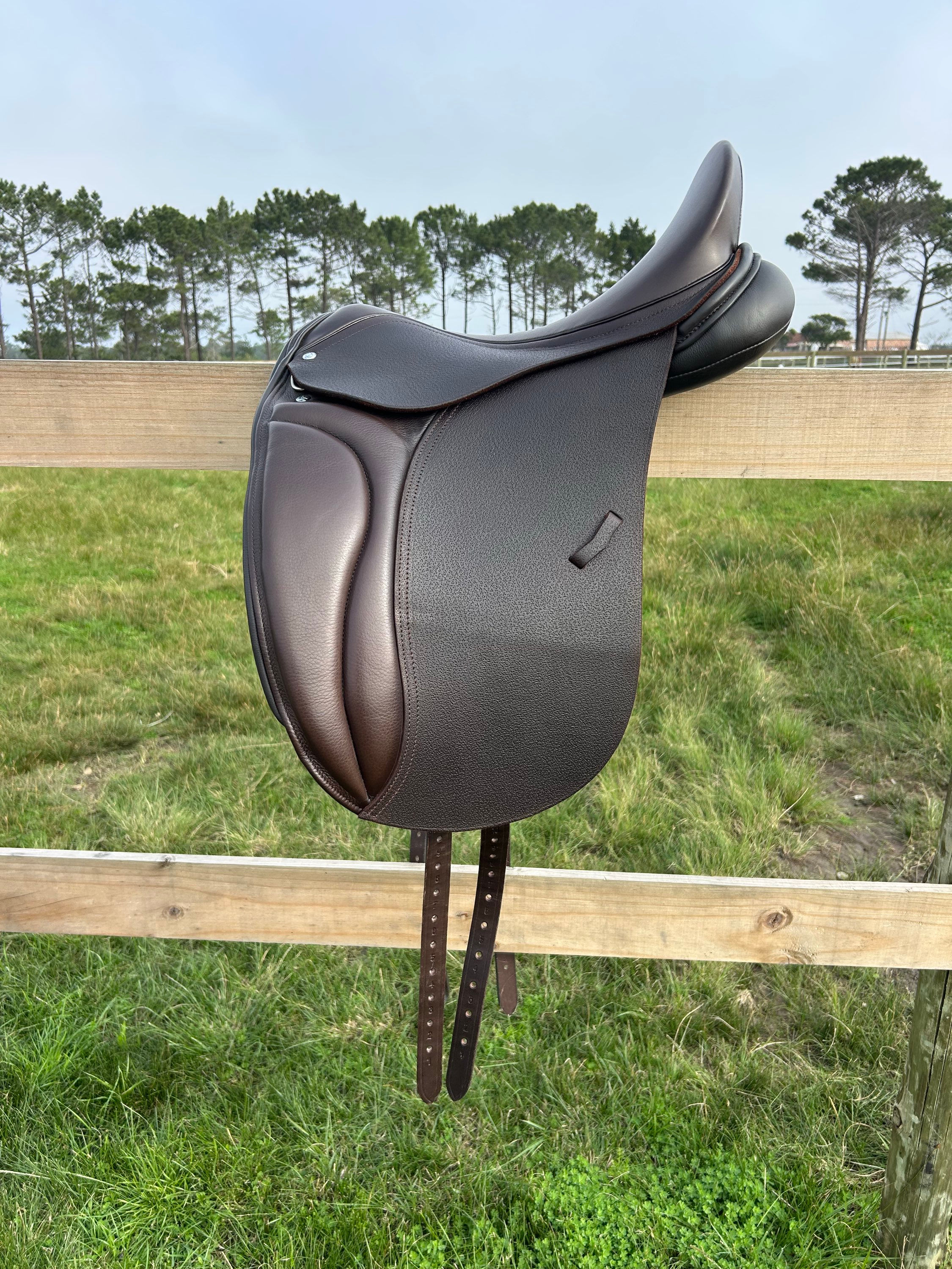 17.5 Loxley Dressage in Brown MW Classic Tree with Velcro Blocks