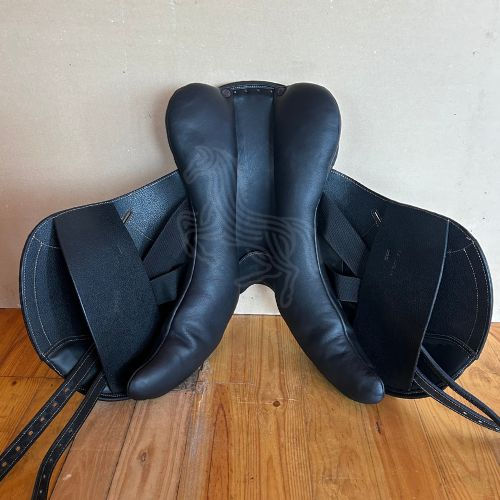 Thumbnail: 17” English Monoflap Jump Saddle  Black | Cavaletti Collection