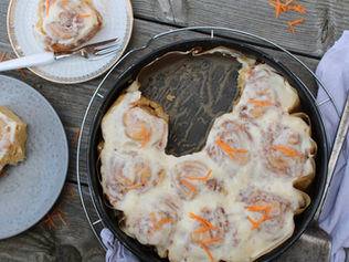 Glutenfreie Carrot Cake Zimtschnecken