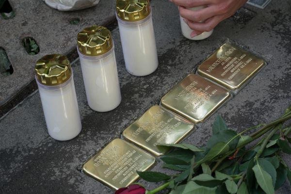 Stolpersteine für Rosa Sticki und ihre Töchter