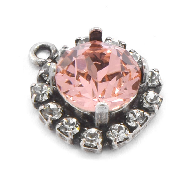 בסיס בית אבן וקריסטלים