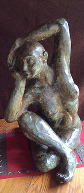 Murmullos. Bronze sculpture by Olivia Guzman