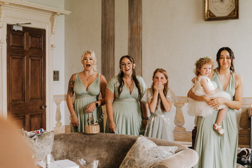 bridesmaid seeing the bride for the first time