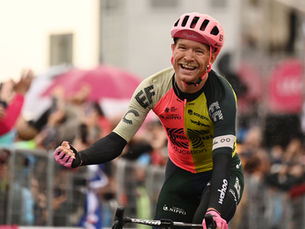 Magnus Cort completó el triplete