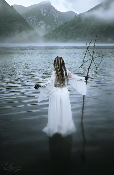 Druidin im Wasser Dark Fantasy Fotoshooting