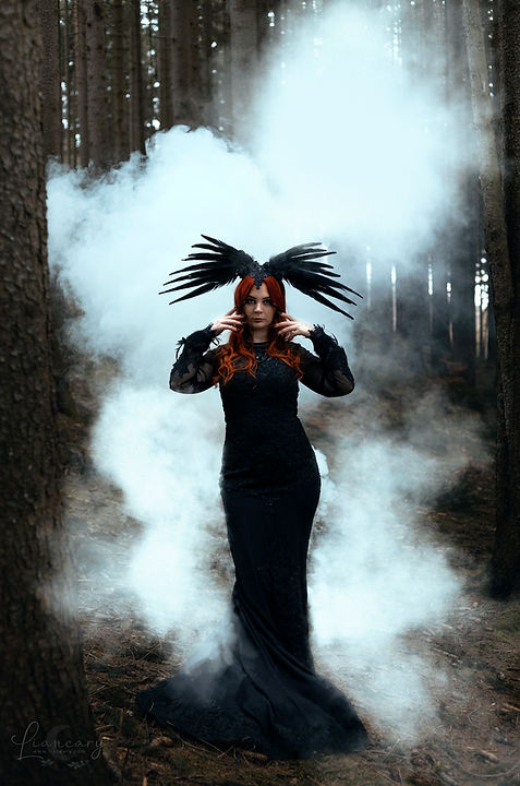 Dunkle-Koenigin-Fotoshooting-Jena-Hof-Liancary