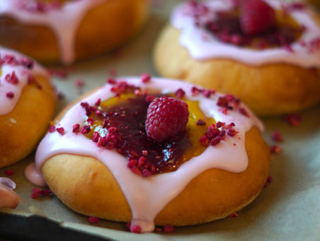 Vegan Open Carnival Buns (Danish Spandauer-Style with Vanilla Custard & Raspberry Veganske Fastelavns Boller