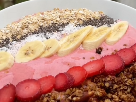 Vegan summer smoothie bowl