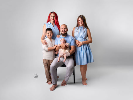 In-Home vs. Outdoor Family Photoshoots in TW14: Which is Right for Your Family?
