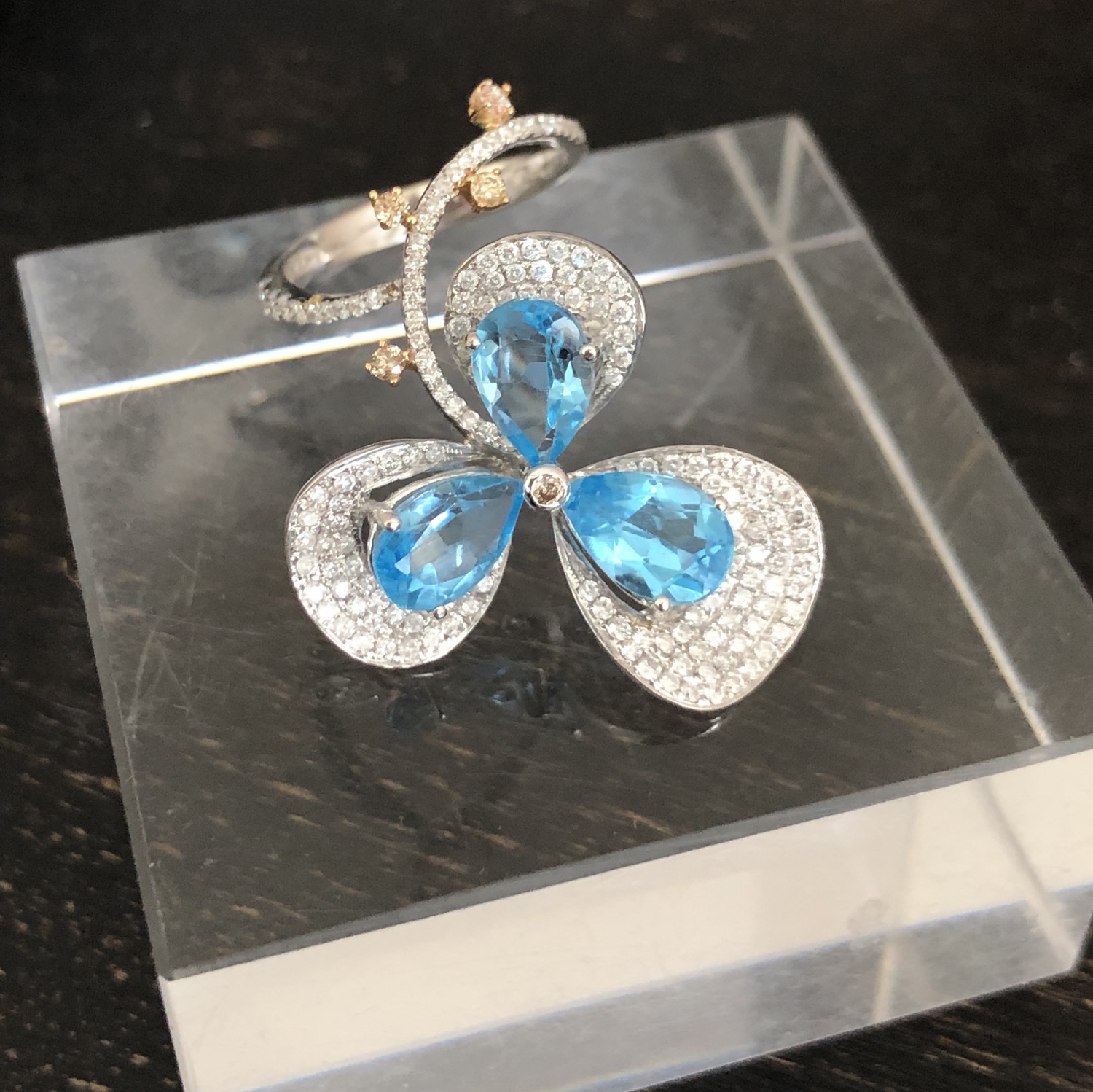 Topaz & diamondring