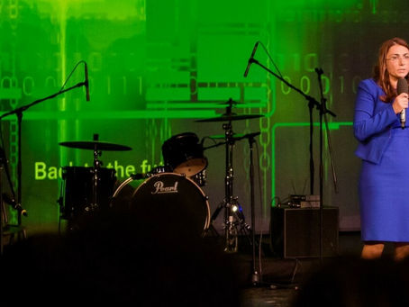 Este în top 50 femei influente din România în Forbes și WoW MoM acasă