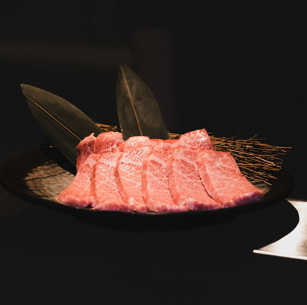 Premium Wagyu Kalbi (Short Rib) at Yakiniku Maumu Kyoto Kiyamachi – beautifully marbled beef with rich flavor.