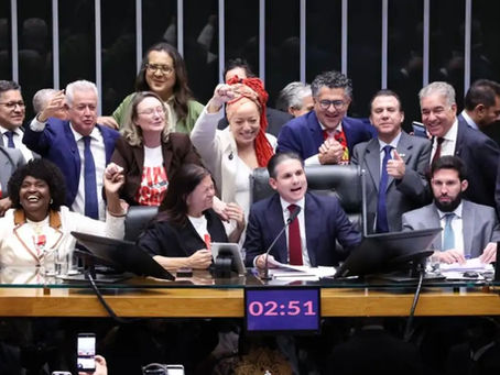 Câmara aprova PEC que acaba com escala 6x1 e reduz jornada para 40 horas semanais