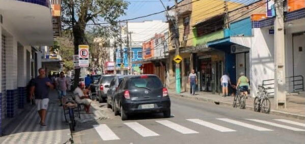 Itatiaia reorganiza trânsito no Centro e Jardim Itatiaia com novas regras de estacionamento